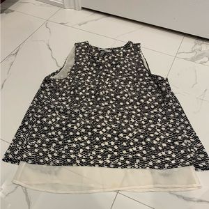 HM. Womens black and white blouse type top. Size 6. EUC